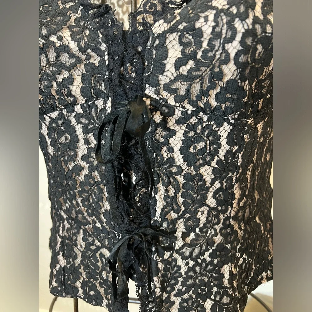 Nanette Lepore Rich Bouquet Black Lace Top Button Front 10 XE - Picture 5 of 6